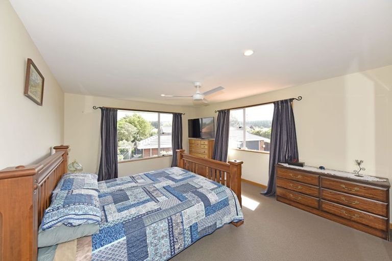 Photo of property in 11 Copperfield Close, Parklands, Christchurch, 8083