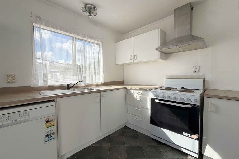 Photo of property in 2/20 Eulogy Place, Randwick Park, Auckland, 2105