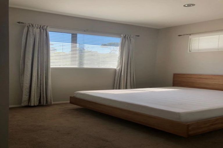 Photo of property in 16 Mural Place, Greenhithe, Auckland, 0632