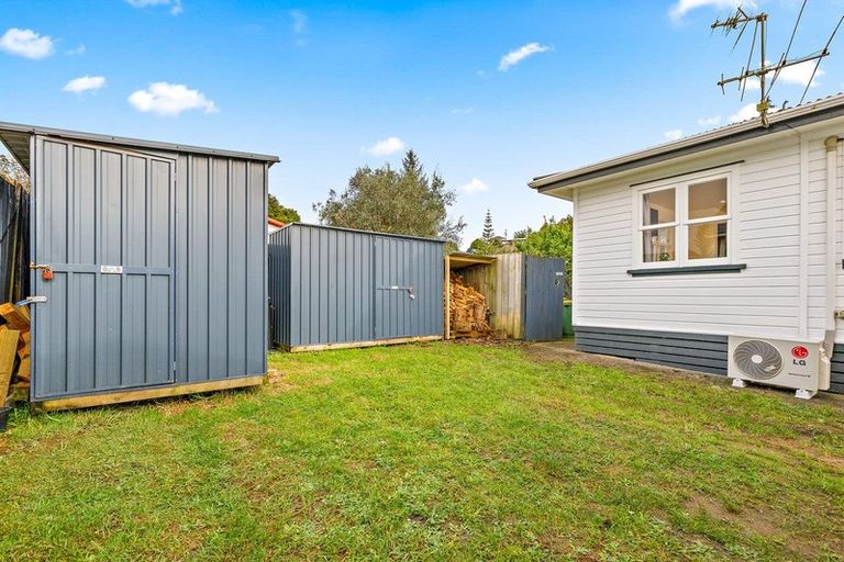 Photo of property in 2/24 Woodside Road, Massey, Auckland, 0614