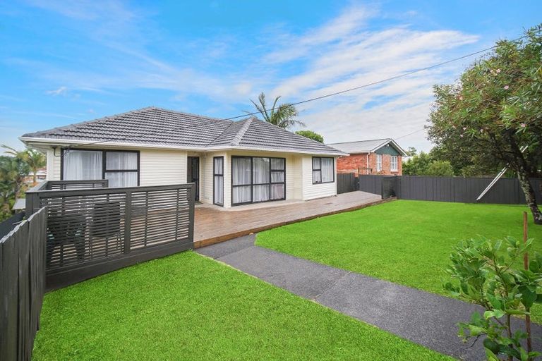 Photo of property in 6 Cobham Crescent, Kelston, Auckland, 0602