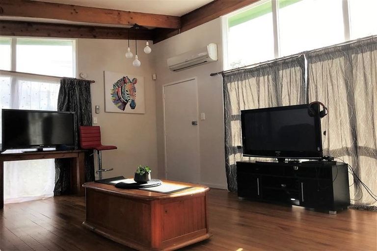 Photo of property in 24 Clayton Road, Manurewa, Auckland, 2102