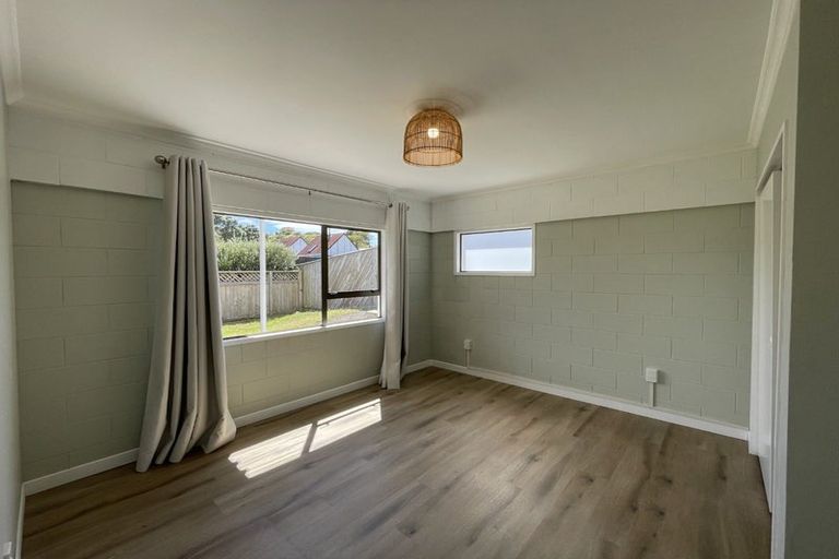 Photo of property in 37 Herekawe Drive, Spotswood, New Plymouth, 4310