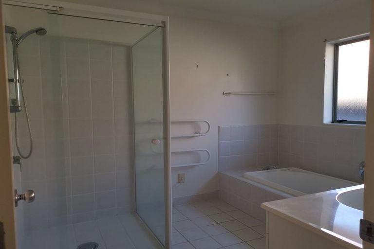 Photo of property in 6 Longford Park Drive, Takanini, 2112