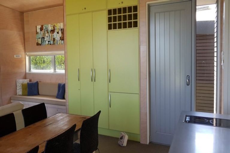 Photo of property in 2 Wairau Road, Oakura, 4314