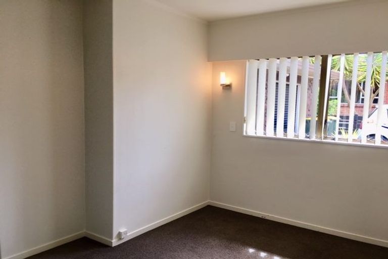 Photo of property in 21b Sunnypark Avenue, Rosehill, Papakura, 2113