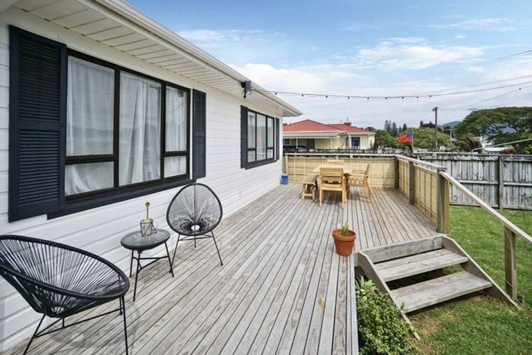 Photo of property in 12 Lee Street, Te Puke, 3119