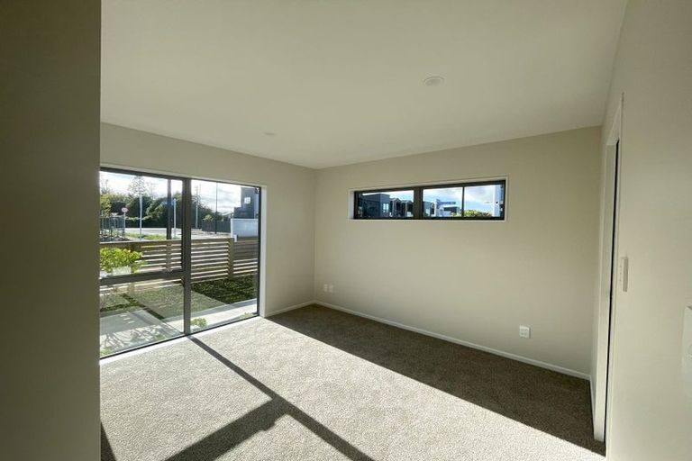 Photo of property in 30 Benchmark Drive, Massey, Auckland, 0614