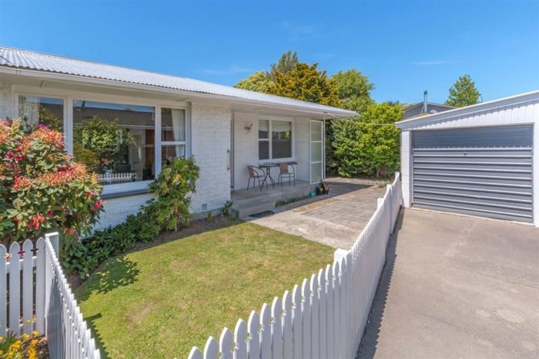 Photo of property in 2/31 Rosedale Place, Avonhead, Christchurch, 8042