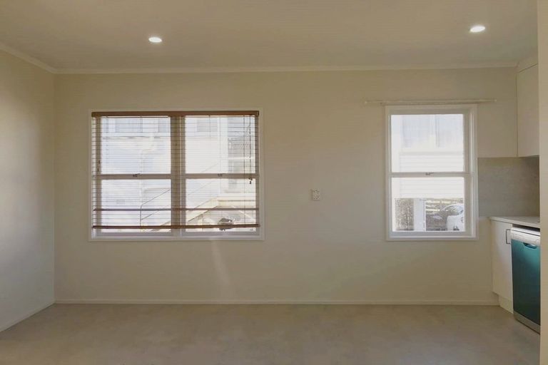 Photo of property in 7 Bentley Avenue, Glenfield, Auckland, 0629