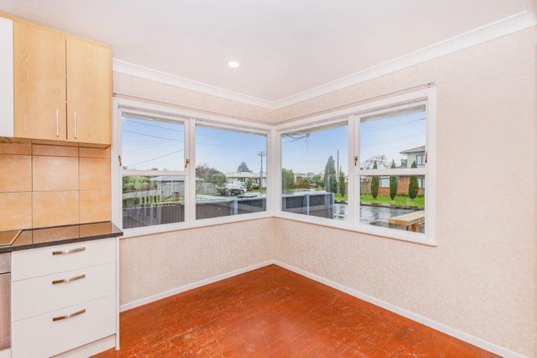 Photo of property in 8 Kiernan Place, Kelston, Auckland, 0602