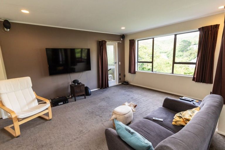 Photo of property in 6 Debra Way, Karori, Wellington, 6012