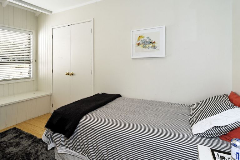 Photo of property in 111 Daffodil Street, Titirangi, Auckland, 0604