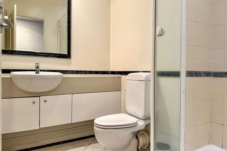 Photo of property in 6 Lancelot Road, Orewa, 0931