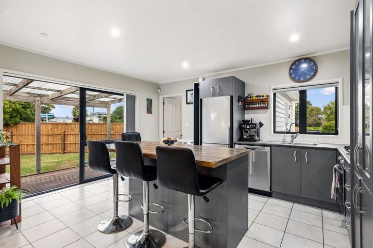 Photo of property in 10 Great North Road, Riverhead, 0820