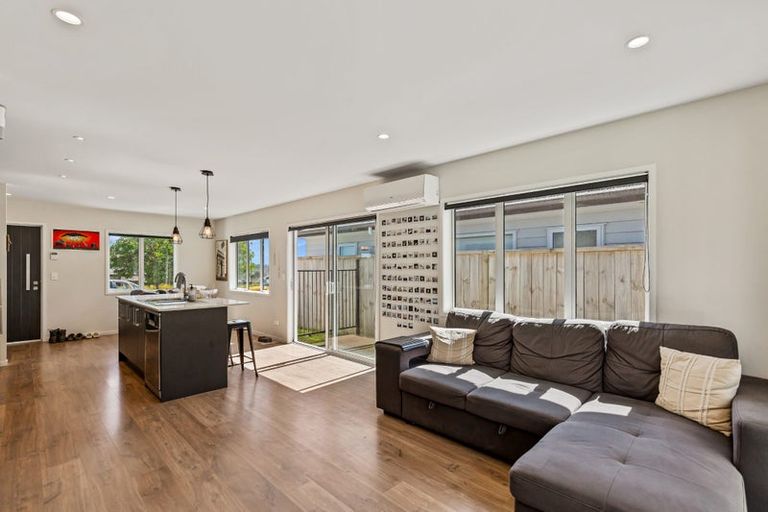 Photo of property in 48 Accolage Boulevard, Kumeu, 0810