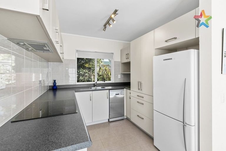 Photo of property in 4/169 Whites Line East, Waiwhetu, Lower Hutt, 5010