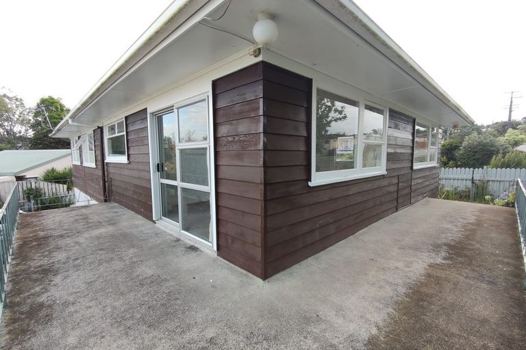 Photo of property in 77 Triangle Road, Massey, Auckland, 0614
