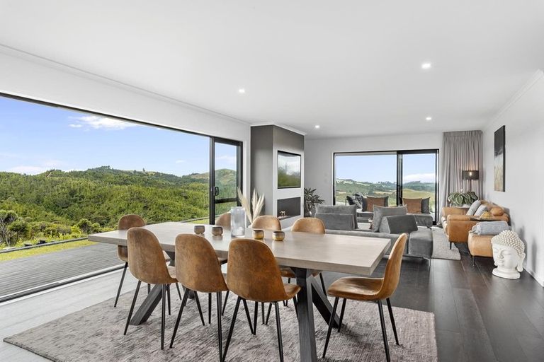 Photo of property in 229 Hillcrest Road, Wainui, 0931