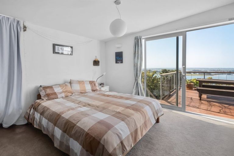 Photo of property in 33 Marama Crescent, Mount Pleasant, Christchurch, 8081