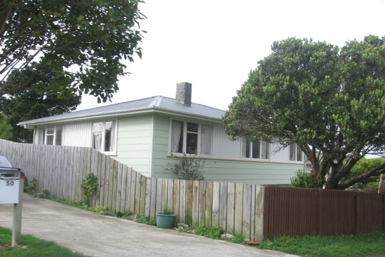 Photo of property in 48 Beauzami Crescent, Ascot Park, Porirua, 5024