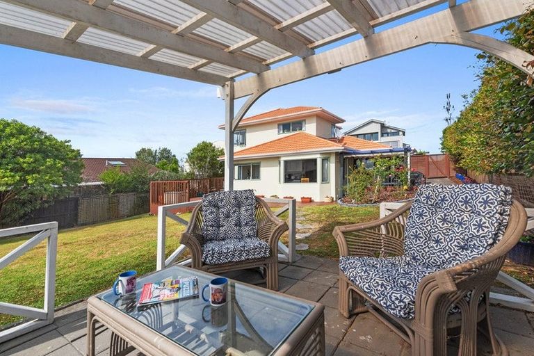Photo of property in 2/883 East Coast Road, Northcross, Auckland, 0632