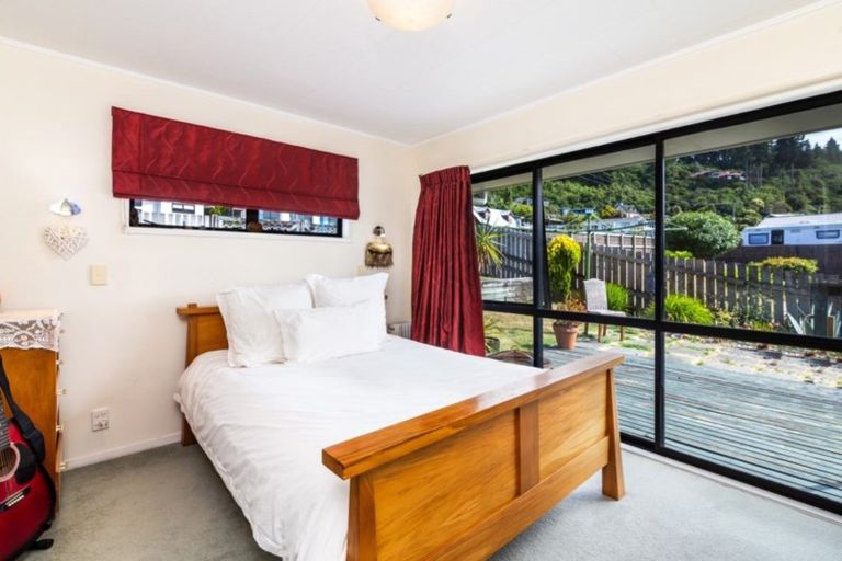Photo of property in 1 Ewing Grove, Acacia Bay, Taupo, 3330