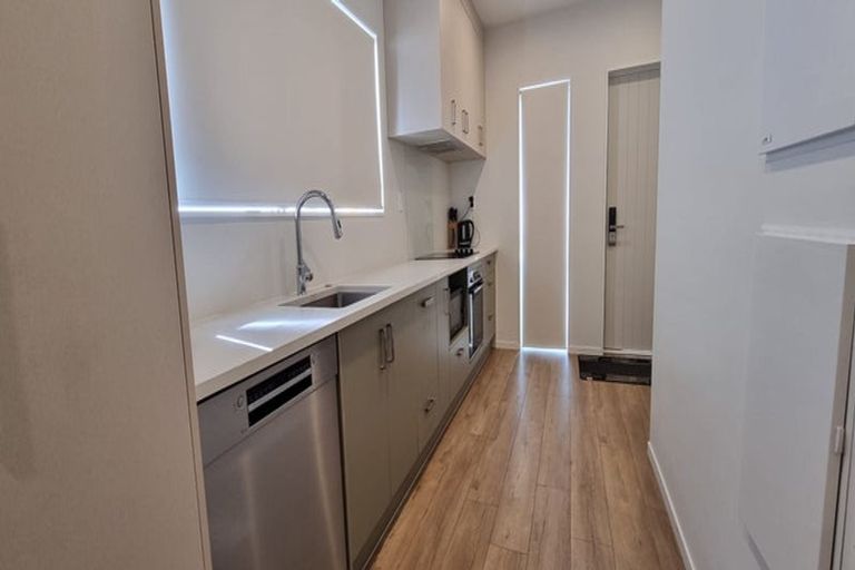 Photo of property in 19 Kaimai Avenue, Massey, Auckland, 0614