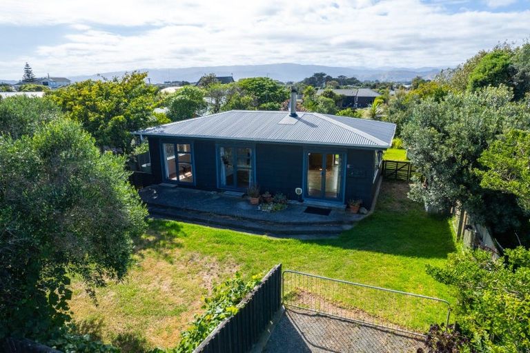 Photo of property in 50 Dixie Street, Te Horo Beach, Otaki, 5581