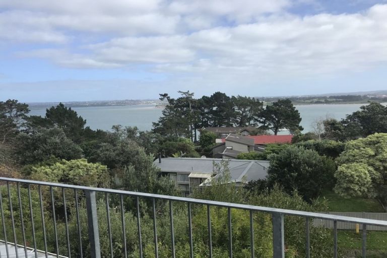 Photo of property in 1/39 Brigantine Drive, Beach Haven, Auckland, 0626