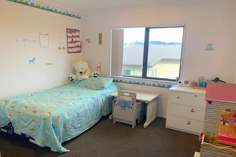 Photo of property in 6 Kaimai Place, Aotea, Porirua, 5024