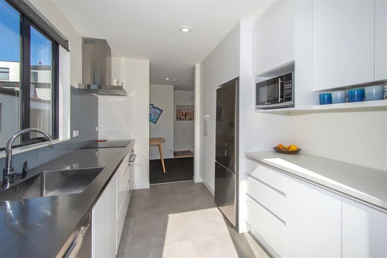 Photo of property in 2 Oakford Close, Riccarton, Christchurch, 8011