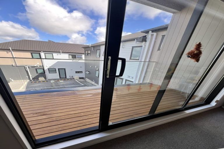 Photo of property in 35d Cedar Heights Avenue, Massey, Auckland, 0614