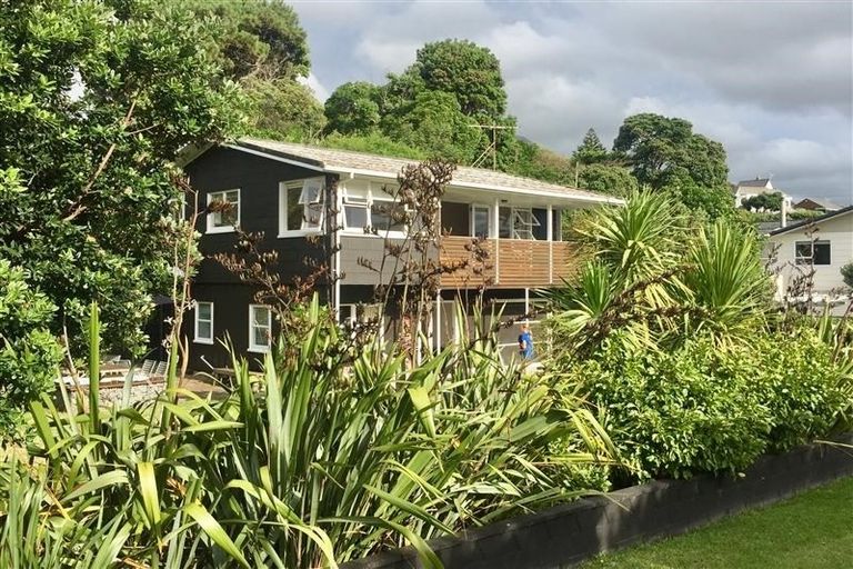 Photo of property in 1 Groves Road, Raumati Beach, Paraparaumu, 5032