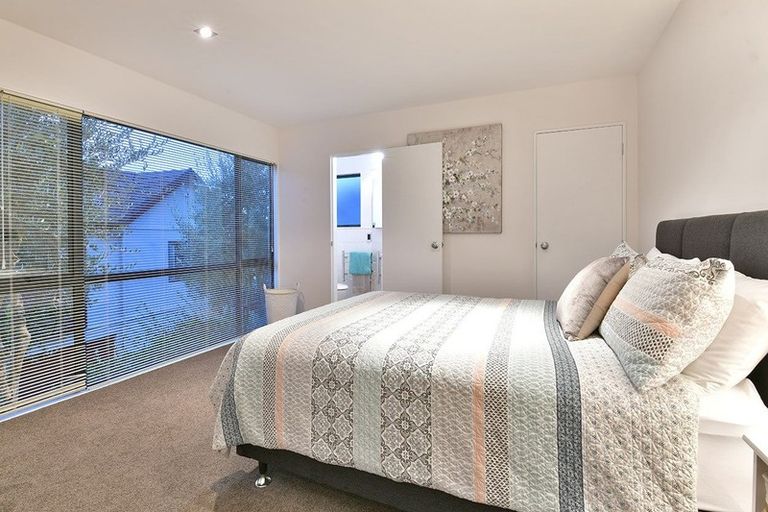 Photo of property in 4/19 Langana Avenue, Browns Bay, Auckland, 0630