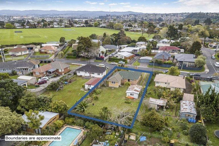 Photo of property in 16 Ward Crescent, Te Atatu Peninsula, Auckland, 0610