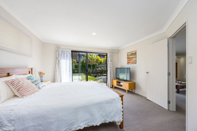 Photo of property in 6 Lough Derg Place, Pinehill, Auckland, 0632
