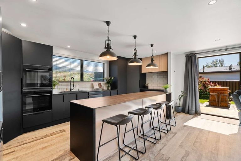 Photo of property in 52 Stratford Drive, Mount Pisa, Cromwell, 9383