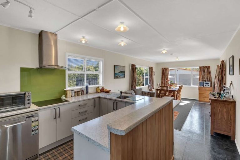 Photo of property in 286 Kawiu Road, Levin, 5510