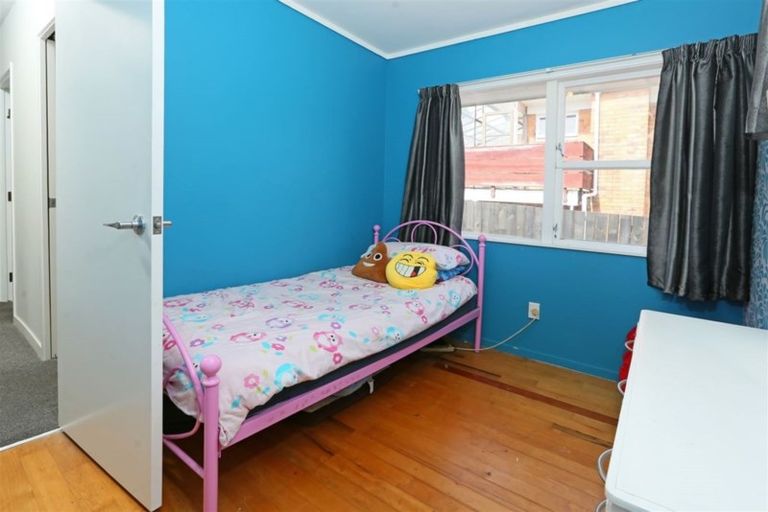 Photo of property in 124 Flanshaw Road, Te Atatu South, Auckland, 0610