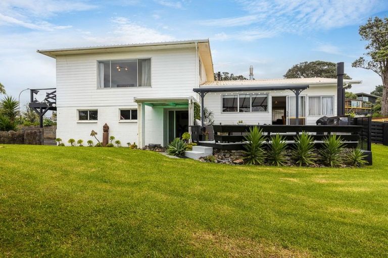 Photo of property in 4 Shearer Drive, Oakura, 4314