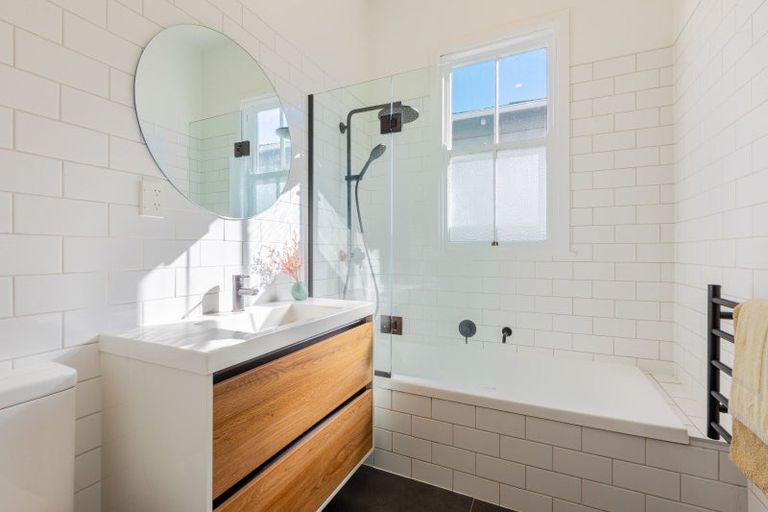 Photo of property in 100 Vigor Brown Street, Napier South, Napier, 4110