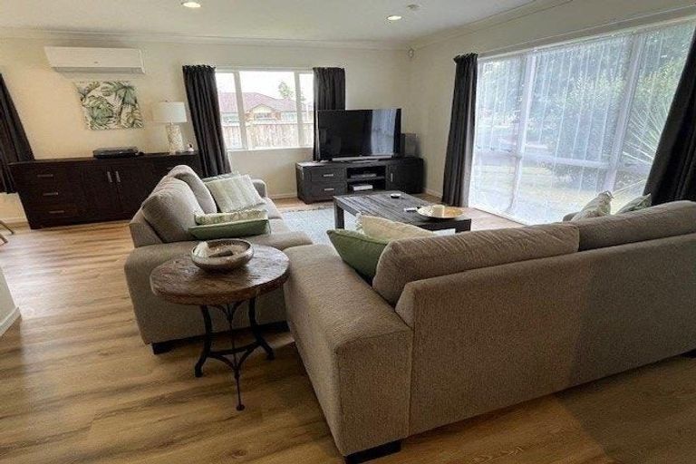 Photo of property in 28 Craigavon Drive, East Tamaki, Auckland, 2013