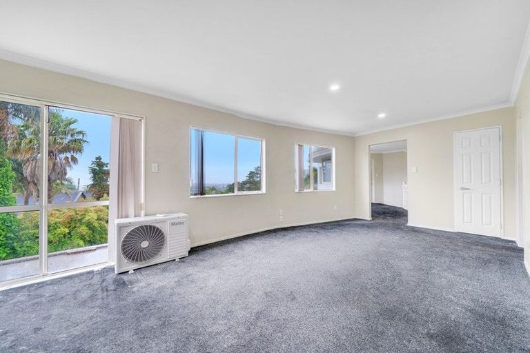 Photo of property in 13 San Martin Place, Goodwood Heights, Auckland, 2105