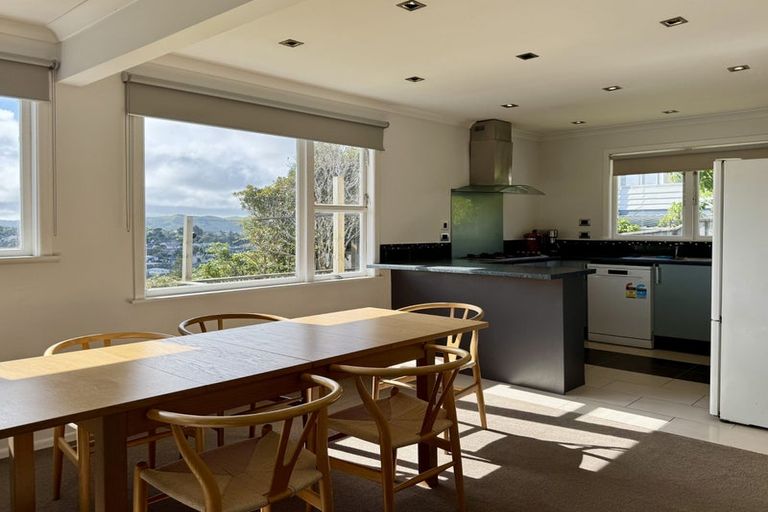 Photo of property in 48 Brooker Grove, Newlands, Wellington, 6037