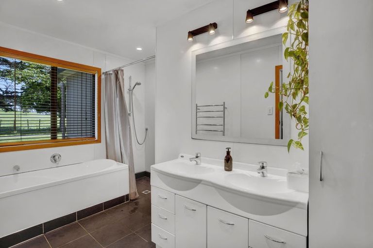 Photo of property in 300 Awai Road, Tarurutangi, New Plymouth, 4372