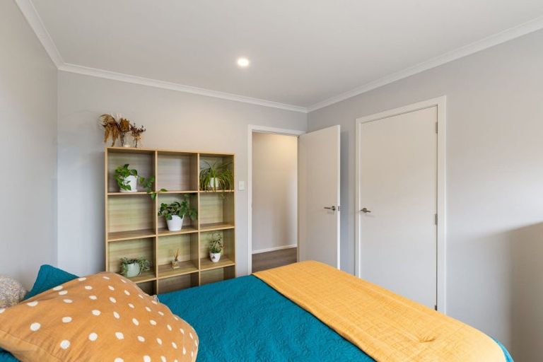 Photo of property in 1 Gibraltar Way, Fitzherbert, Palmerston North, 4410