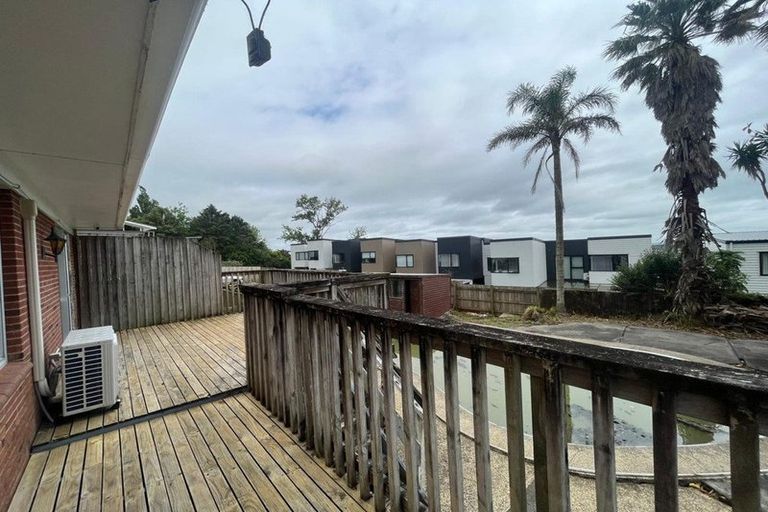 Photo of property in 64 Royal Road, Massey, Auckland, 0614