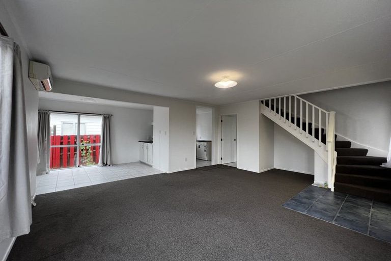 Photo of property in 1/15 Lambrown Drive, Totara Vale, Auckland, 0629