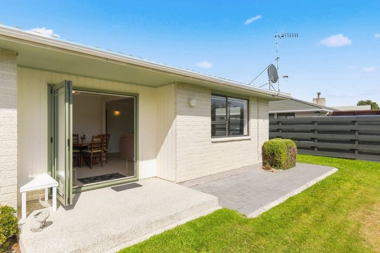 Photo of property in 48a Rewarewa Crescent, Waikanae, 5036